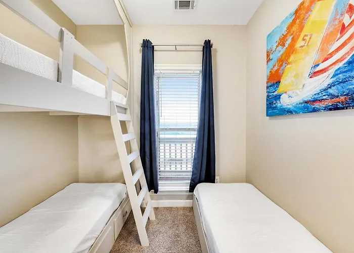 Gorgeous Beachfront House With Private Balcony Free Wifi & Ac