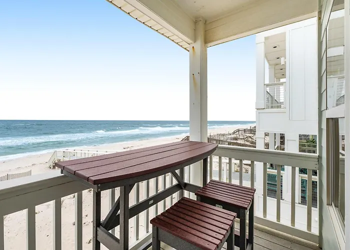 Gorgeous Beachfront House With Private Balcony Free Wifi & Ac Holiday home *